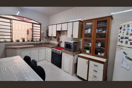 Casa à venda com 305m², 7 quartos e 4 vagas Casa à venda com 305m², 7 quartos e 4 vagasFoto 23