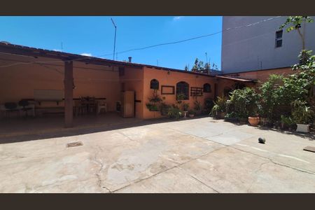 Casa à venda com 305m², 7 quartos e 4 vagas Casa à venda com 305m², 7 quartos e 4 vagasFoto 37