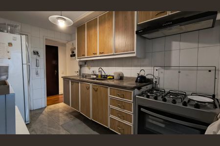 Apartamento para alugar com 160m², 4 quartos e 2 vagas Apartamento para alugar com 160m², 4 quartos e 2 vagasCozinha e Área de Serviço