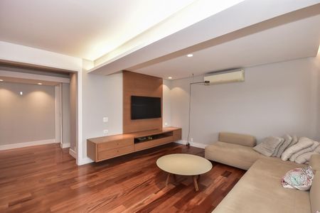 Sala de Tv de apartamento à venda com 3 quartos, 181m² em Real Parque, São Paulo