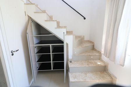 Sala de casa de condomínio à venda com 2 quartos, 72m² em Jardim Roberto, Osasco