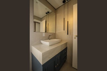Apartamento para alugar com 254m², 3 quartos e 4 vagas Apartamento para alugar com 254m², 3 quartos e 4 vagasBanheiro da Suite 2