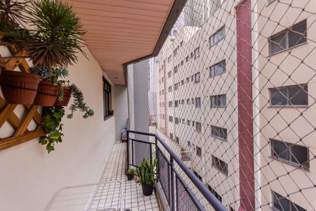 Apartamento à venda com 111m², 3 quartos e 2 vagas Apartamento à venda com 111m², 3 quartos e 2 vagasVaranda da Sala