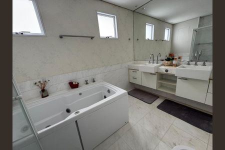 Apartamento à venda com 134m², 2 quartos e 3 vagasFoto 01