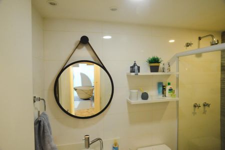 Apartamento à venda com 74m², 2 quartos e 2 vagas Apartamento à venda com 74m², 2 quartos e 2 vagasBanheiro Social