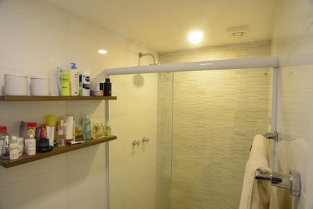 Apartamento à venda com 74m², 2 quartos e 2 vagas Apartamento à venda com 74m², 2 quartos e 2 vagasBanheiro da Suíte