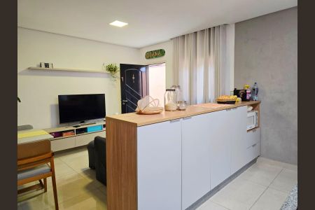 Casa à venda com 120m², 2 quartos e 2 vagas Casa à venda com 120m², 2 quartos e 2 vagasCozinha