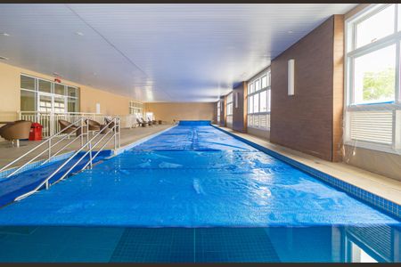 Apartamento à venda com 124m², 3 quartos e 2 vagas Apartamento à venda com 124m², 3 quartos e 2 vagasÁrea comum - Piscina