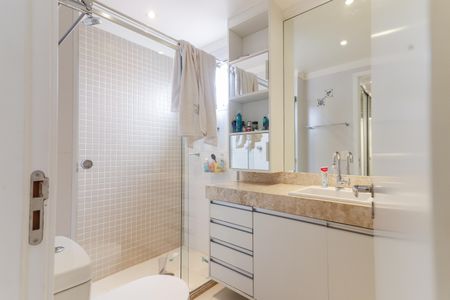 Apartamento à venda com 98m², 3 quartos e 2 vagas Apartamento à venda com 98m², 3 quartos e 2 vagasBanheiro da Suíte