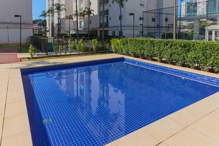 Apartamento à venda com 98m², 3 quartos e 2 vagas Apartamento à venda com 98m², 3 quartos e 2 vagasÁrea comum - Piscina
