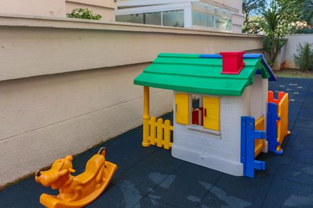Apartamento à venda com 98m², 3 quartos e 2 vagas Apartamento à venda com 98m², 3 quartos e 2 vagasÁrea comum - Playground