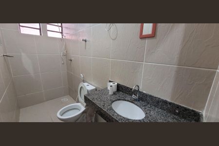 Banheiro de casa para alugar com 2 quartos, 50m² em Santa Lucia, Betim