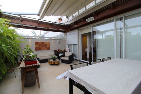 Apartamento à venda com 215m², 3 quartos e 3 vagasVaranda Sala de TV