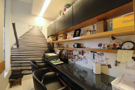 Apartamento à venda com 215m², 3 quartos e 3 vagasEscritório