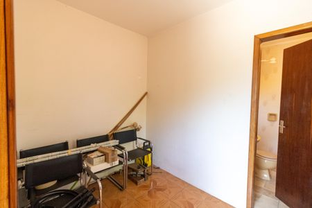 Casa de condomínio à venda com 504m², 4 quartos e 8 vagas Casa de condomínio à venda com 504m², 4 quartos e 8 vagasQuarto de Serviço