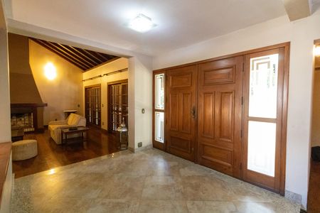 Casa de condomínio à venda com 504m², 4 quartos e 8 vagas Casa de condomínio à venda com 504m², 4 quartos e 8 vagasHall de entrada