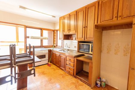 Casa de condomínio à venda com 504m², 4 quartos e 8 vagas Casa de condomínio à venda com 504m², 4 quartos e 8 vagasCozinha