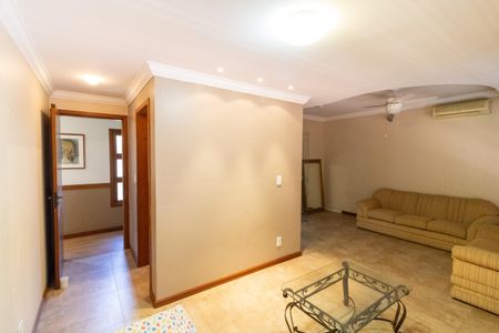 Casa de condomínio à venda com 504m², 4 quartos e 8 vagas Casa de condomínio à venda com 504m², 4 quartos e 8 vagasSuíte 4