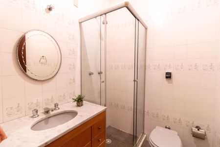 Casa de condomínio à venda com 504m², 4 quartos e 8 vagas Casa de condomínio à venda com 504m², 4 quartos e 8 vagasBanheiro da Suíte 4