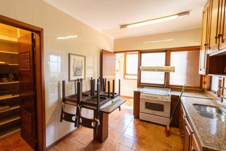 Casa de condomínio à venda com 504m², 4 quartos e 8 vagas Casa de condomínio à venda com 504m², 4 quartos e 8 vagasCozinha