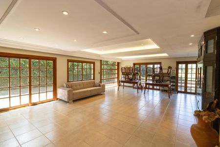 Casa de condomínio à venda com 504m², 4 quartos e 8 vagas Casa de condomínio à venda com 504m², 4 quartos e 8 vagasChurrasqueira