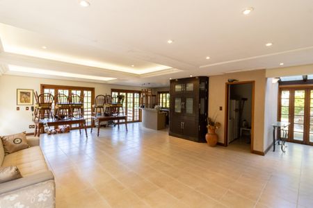 Casa de condomínio à venda com 504m², 4 quartos e 8 vagas Casa de condomínio à venda com 504m², 4 quartos e 8 vagasChurrasqueira