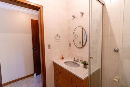 Casa de condomínio à venda com 504m², 4 quartos e 8 vagas Casa de condomínio à venda com 504m², 4 quartos e 8 vagasBanheiro da Suíte 4