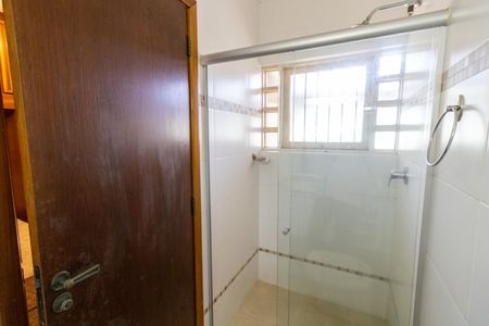 Casa de condomínio à venda com 504m², 4 quartos e 8 vagas Casa de condomínio à venda com 504m², 4 quartos e 8 vagasBanheiro da Suíte 1