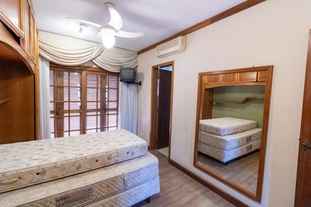 Casa de condomínio à venda com 504m², 4 quartos e 8 vagas Casa de condomínio à venda com 504m², 4 quartos e 8 vagasSuíte 1