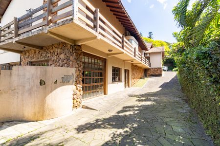Casa de condomínio à venda com 504m², 4 quartos e 8 vagas Casa de condomínio à venda com 504m², 4 quartos e 8 vagasQuintal