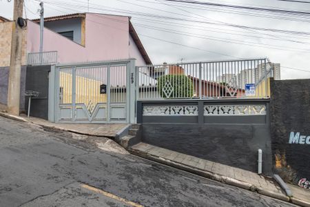 Casa à venda com 161m², 2 quartos e 7 vagas Casa à venda com 161m², 2 quartos e 7 vagasFachada