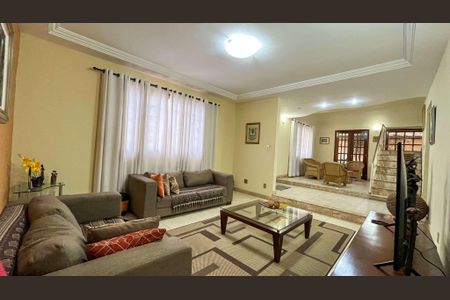 Casa à venda com 418m², 3 quartos e 4 vagas