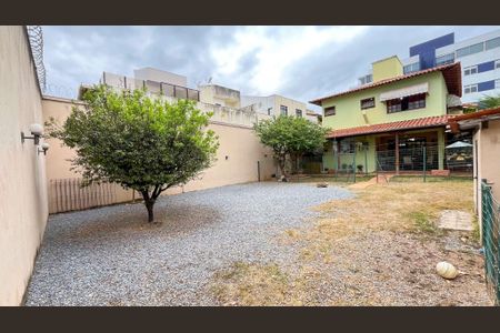 Casa à venda com 418m², 3 quartos e 4 vagas