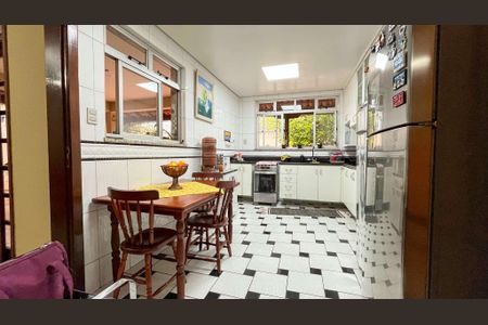 Casa à venda com 418m², 3 quartos e 4 vagas