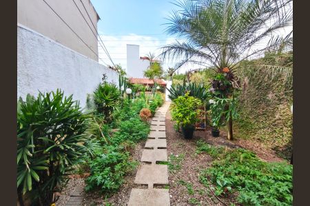 Casa à venda com 250m², 4 quartos e 6 vagasÁrea Externa