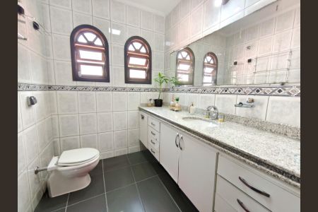 Casa à venda com 250m², 4 quartos e 6 vagasBanheiro