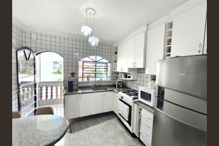 Casa à venda com 250m², 4 quartos e 6 vagasCozinha