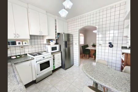 Casa à venda com 250m², 4 quartos e 6 vagasCozinha