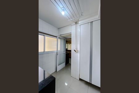 Apartamento à venda com 107m², 3 quartos e 2 vagas Apartamento à venda com 107m², 3 quartos e 2 vagasÁrea de Serviço