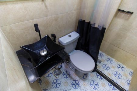 Banheiro de kitnet/studio para alugar com 1 quarto, 22m² em Centro, Niterói