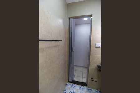 Banheiro de kitnet/studio para alugar com 1 quarto, 22m² em Centro, Niterói