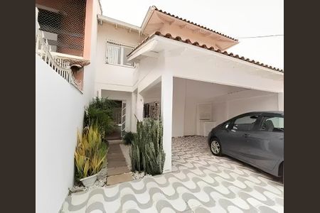 Casa para alugar com 200m², 3 quartos e 2 vagas Casa para alugar com 200m², 3 quartos e 2 vagasÁrea Externa