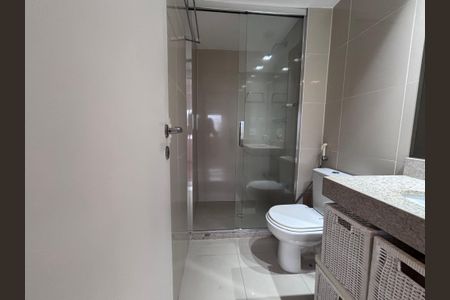 Apartamento à venda com 133m², 2 quartos e 2 vagas Apartamento à venda com 133m², 2 quartos e 2 vagasBanheiro da Suíte