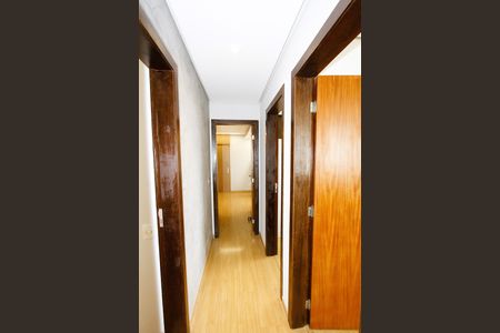Corredor de apartamento para alugar com 3 quartos, 75m² em Calafate, Belo Horizonte