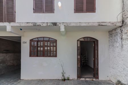 Casa à venda com 90m², 5 quartos e 1 vaga Casa à venda com 90m², 5 quartos e 1 vagaFrente Casa