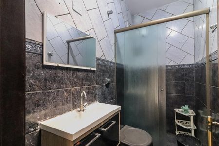 Casa à venda com 90m², 5 quartos e 1 vaga Casa à venda com 90m², 5 quartos e 1 vagaBanheiro 2