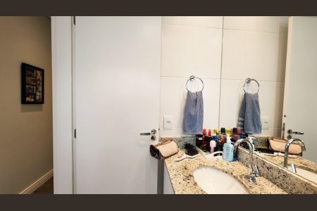 Apartamento à venda com 74m², 3 quartos e 2 vagasBanheiro da Suíte 2