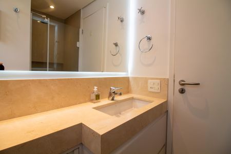 Apartamento para alugar com 81m², 2 quartos e 1 vaga Apartamento para alugar com 81m², 2 quartos e 1 vagaBanheiro da Suíte