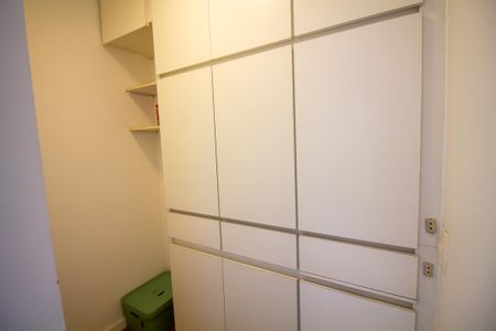 Apartamento para alugar com 81m², 2 quartos e 1 vaga Apartamento para alugar com 81m², 2 quartos e 1 vagaQuarto de Serviço