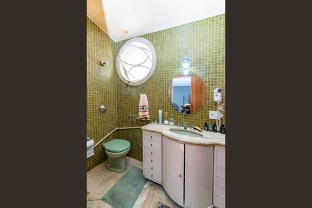 Apartamento à venda com 187m², 4 quartos e 2 vagasBanheiro da Suíte